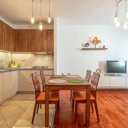 Cosy Flat Close To 아파트