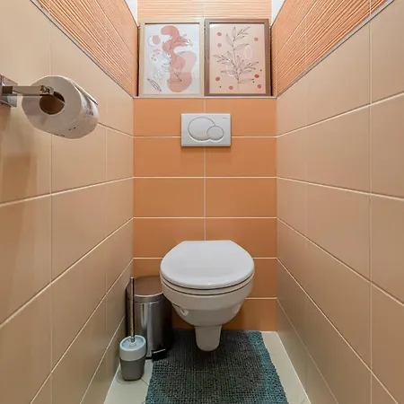 Cosy Flat Close To 아파트 *