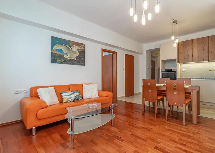 Cosy Flat Close To Apartment
