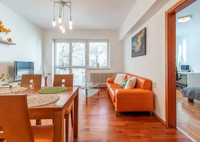 Cosy Flat Close To